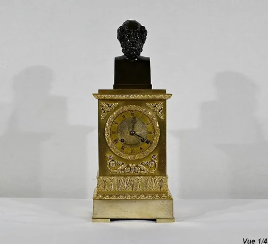 Horloge en Bronze Doré, estampillée A. Destape – Début XIXe