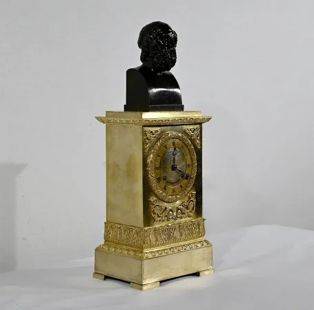 UHR AUS VERGOLDETER BRONZE
