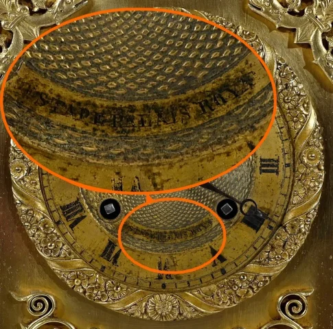 Horloge en Bronze Doré, estampillée A. Destape – Début XIXe