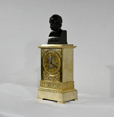 UHR AUS VERGOLDETER BRONZE