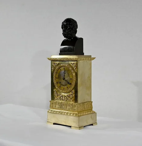 Horloge en Bronze Doré, estampillée A. Destape – Début XIXe