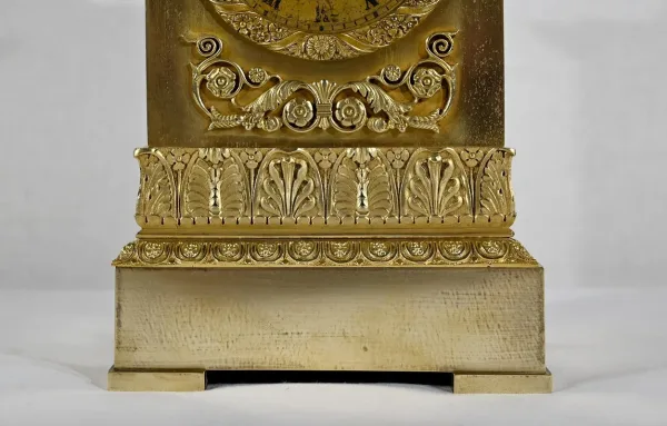 UHR AUS VERGOLDETER BRONZE