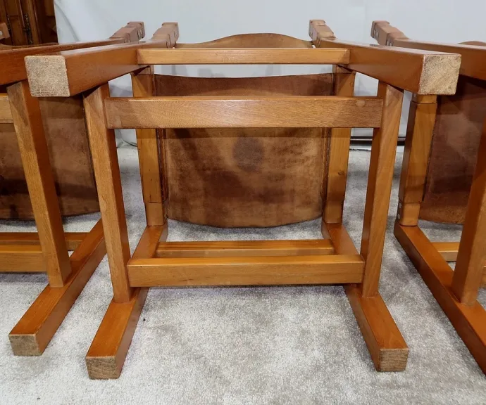 Suite de 4 Chaises en Orme massif et Cuir, Maison Regain – 1970
