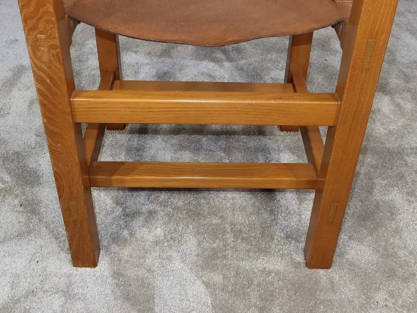 Suite de 4 Chaises en Orme massif et Cuir, Maison Regain – 1970