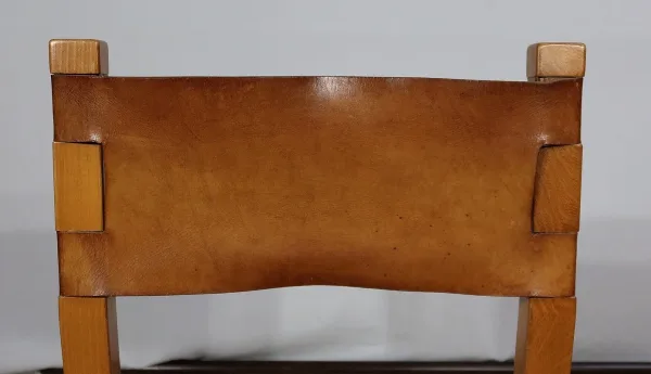 Suite de 4 Chaises en Orme massif et Cuir, Maison Regain – 1970