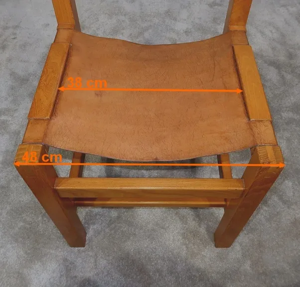 Suite de 4 Chaises en Orme massif et Cuir, Maison Regain – 1970