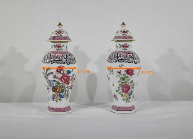 PAIR OF CHINESE VASES