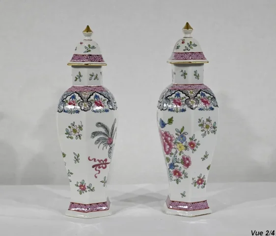 PAIR OF CHINESE VASES