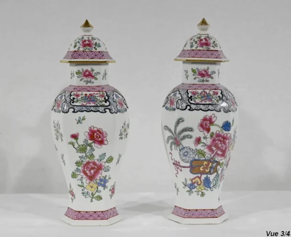 PAIR OF CHINESE VASES