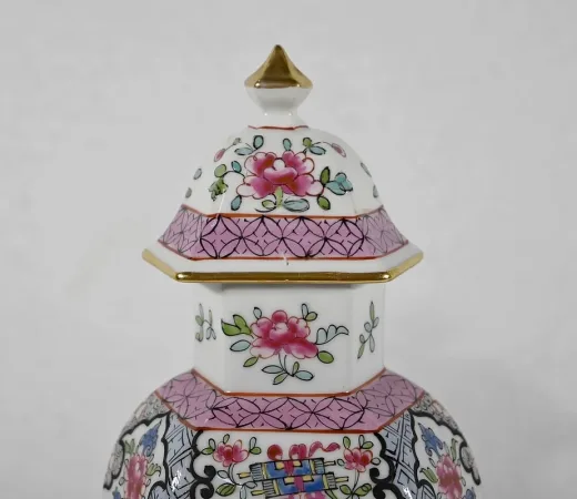 Paire de Vases Hexagonaux en Faïence, Chine – Fin XIXe
