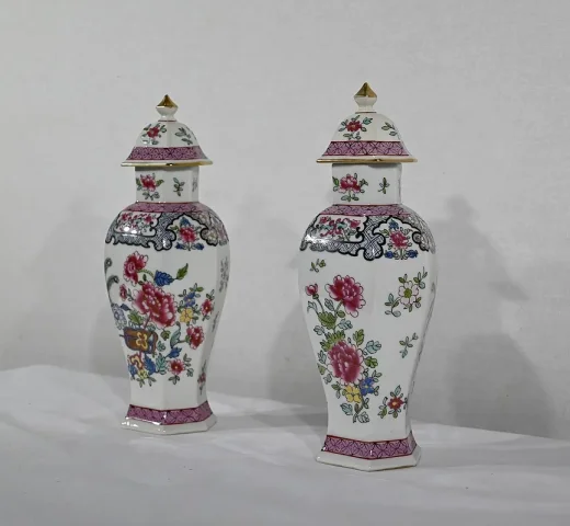 PAIR OF CHINESE VASES