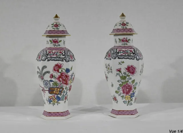 PAIR OF CHINESE VASES