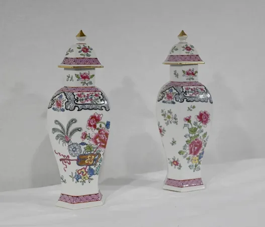 Paire de Vases Hexagonaux en Faïence, Chine – Fin XIXe