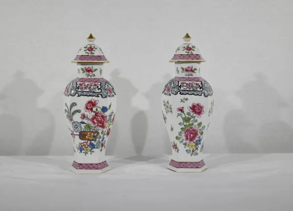 Paire de Vases Hexagonaux en Faïence, Chine – Fin XIXe