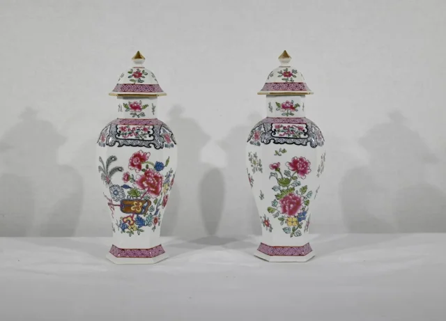 PAIR OF CHINESE VASES