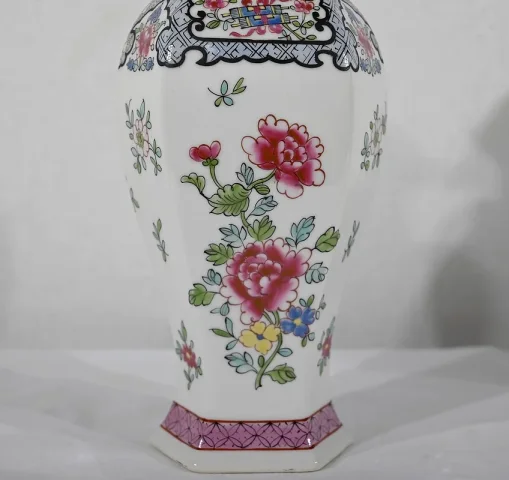 PAIR OF CHINESE VASES