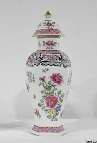 PAIR OF CHINESE VASES