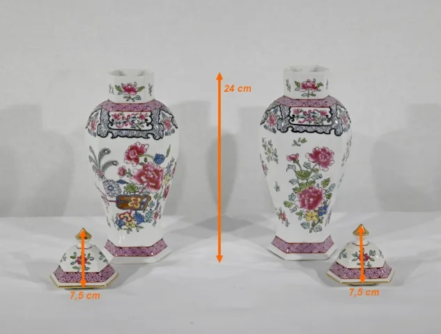 PAIR OF CHINESE VASES