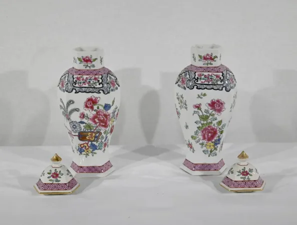 Paire de Vases Hexagonaux en Faïence, Chine – Fin XIXe