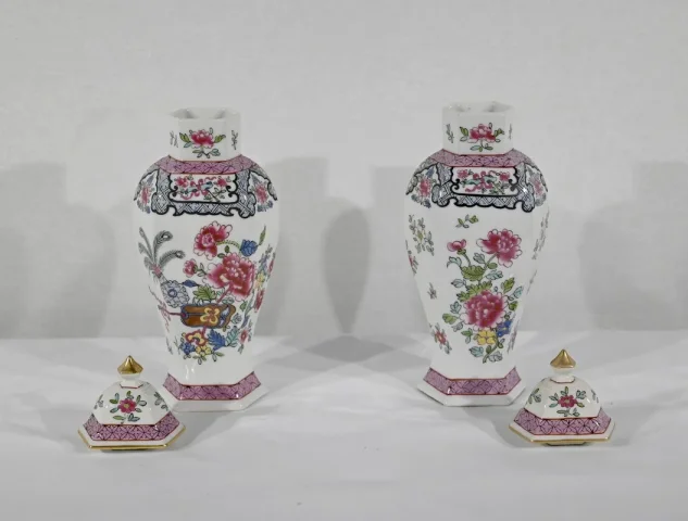 PAIR OF CHINESE VASES