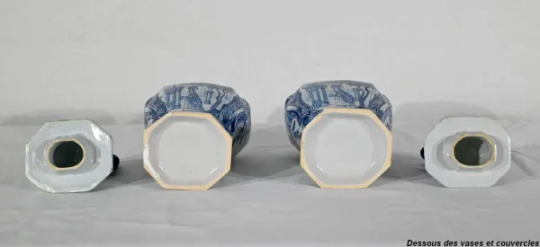 Paire de Vases à Couvercles en Faïence, goût Delft – Milieu XIXe