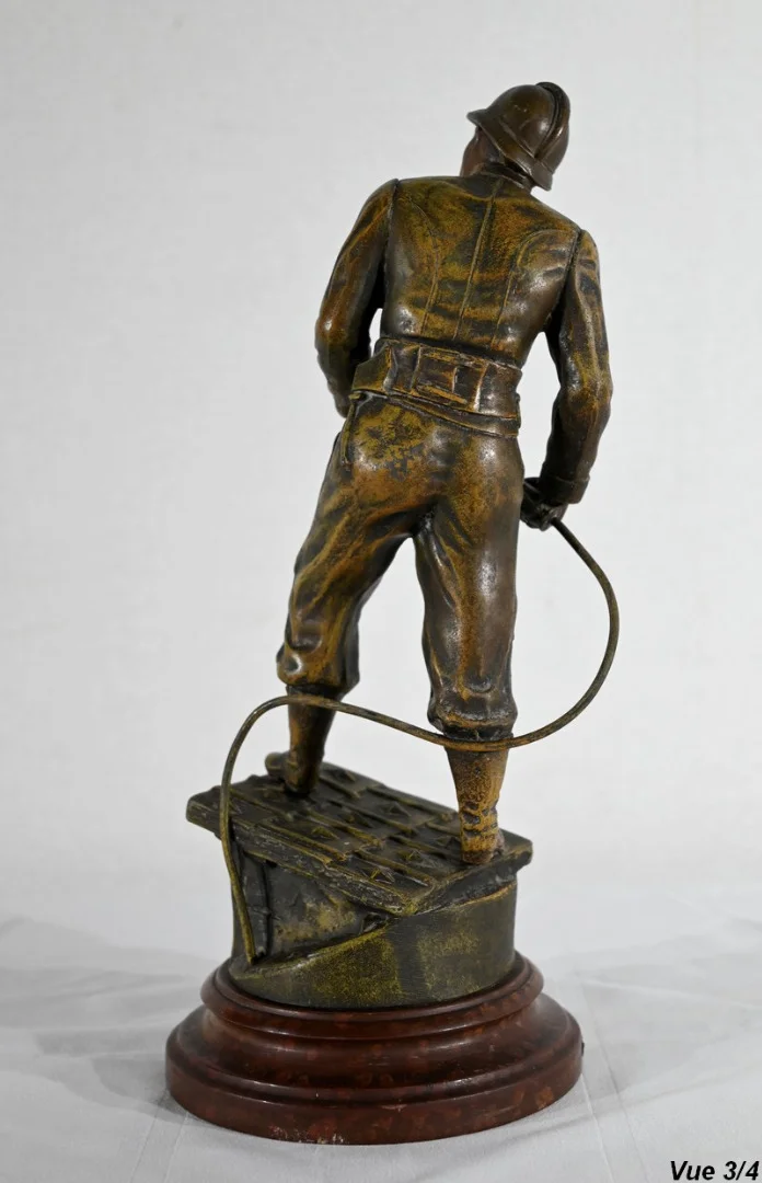 SPELTER BEELDJE gesigneerd H.. WEISSE