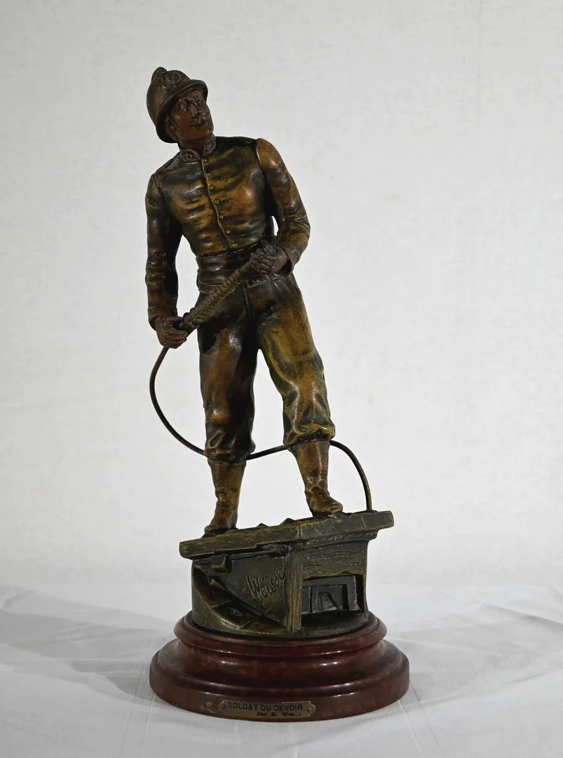 SPELTER BEELDJE gesigneerd H.. WEISSE