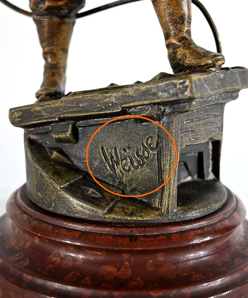 SPELTER BEELDJE gesigneerd H.. WEISSE