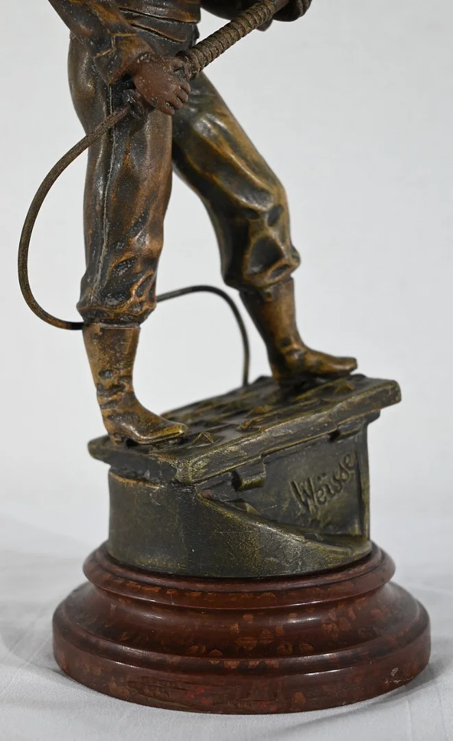 SPELTER BEELDJE gesigneerd H.. WEISSE