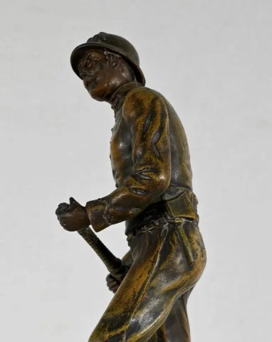 SPELTER BEELDJE gesigneerd H.. WEISSE