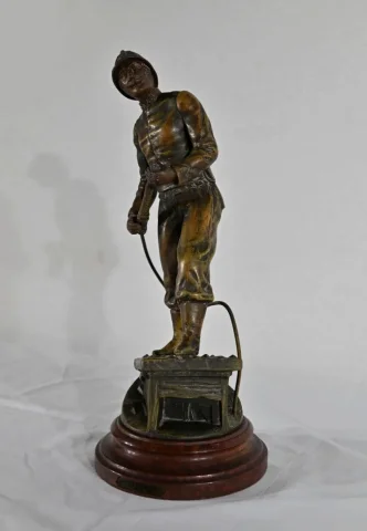 SPELTER BEELDJE gesigneerd H.. WEISSE
