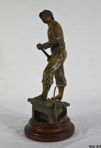 SPELTER BEELDJE gesigneerd H.. WEISSE