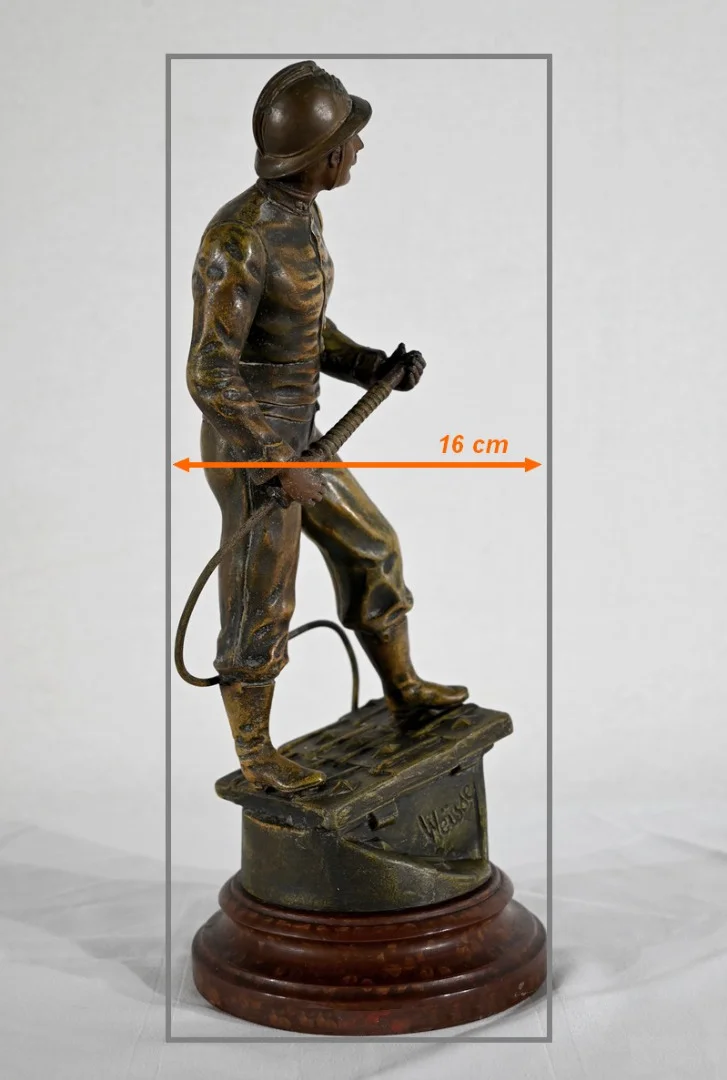 SPELTER BEELDJE gesigneerd H.. WEISSE