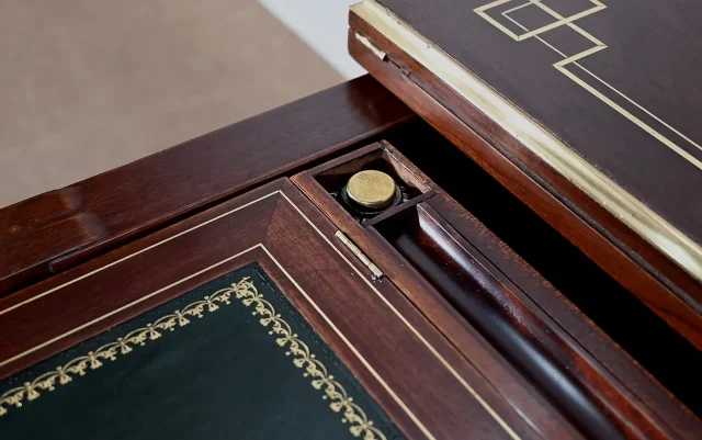 TAVOLO IN STILE LOUIS XVI