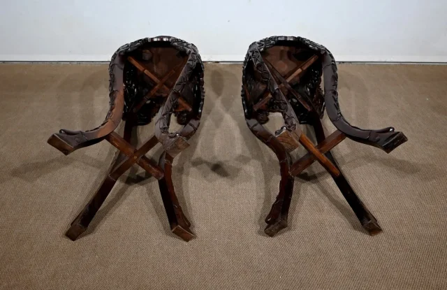 Paire de Grandes Sellettes Asiatiques en Palissandre – XXe