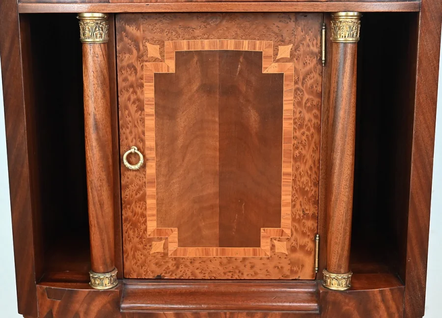 MAHOGANUY-SCHRANK IM LOUIS XVI-STIL