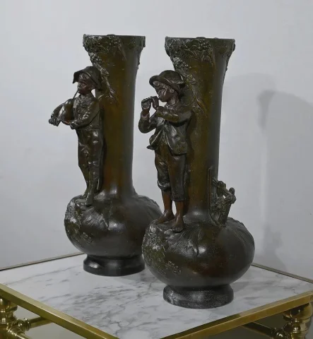 Paire de Vases en Régule « Enfants musiciens », d’après A. Moreau – Fin XIXe