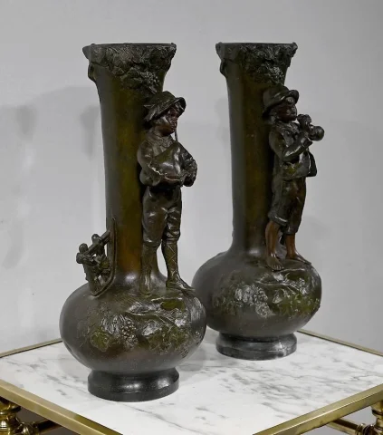 Paire de Vases en Régule « Enfants musiciens », d’après A. Moreau – Fin XIXe