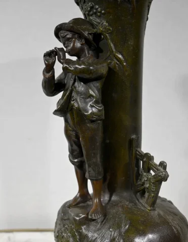 Paire de Vases en Régule « Enfants musiciens », d’après A. Moreau – Fin XIXe