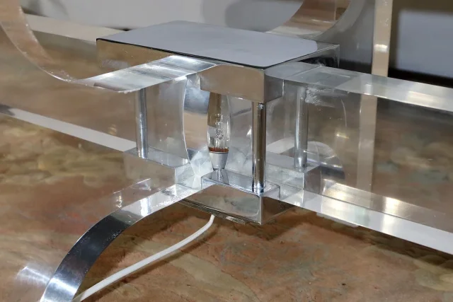 ILLUMINATING COFFEE TABLE