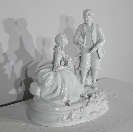 Faïence « Couple de Galants », d’après F.Boucher, Sèvres – Fin XIXe