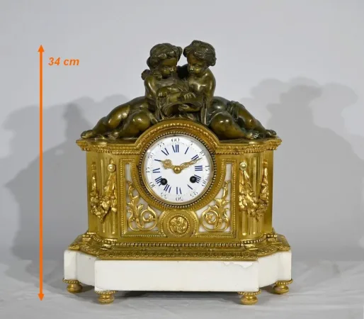 Pendule en Bronze et Marbre, style Louis XVI, époque Napoléon III – Milieu XIXe