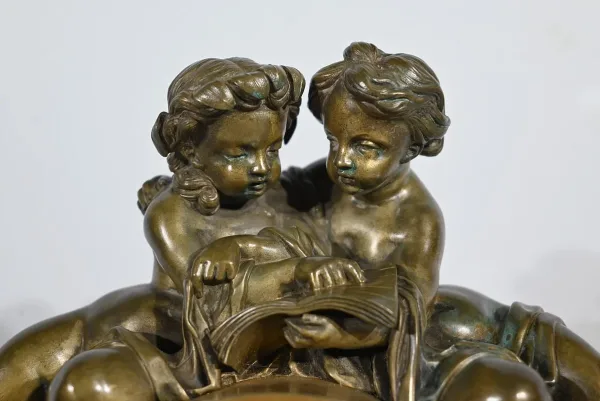 Pendule en Bronze et Marbre, style Louis XVI, époque Napoléon III – Milieu XIXe