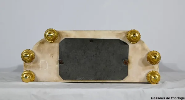 Pendule en Bronze et Marbre, style Louis XVI, époque Napoléon III – Milieu XIXe
