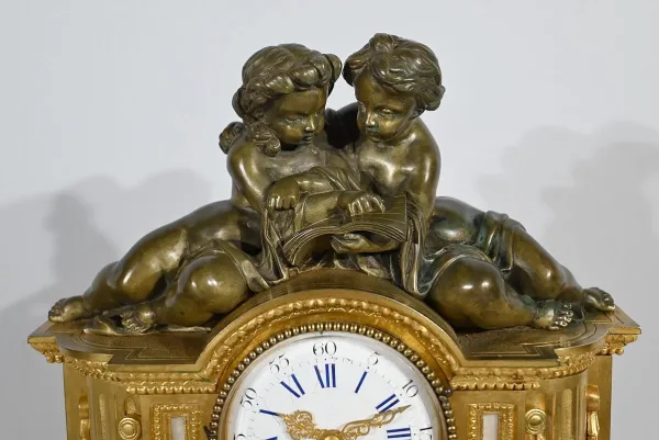 Pendule en Bronze et Marbre, style Louis XVI, époque Napoléon III – Milieu XIXe
