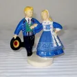 Faïence « Couple de Jeunes Danseurs », de R. Micheau-Vernez, Manufacture Henriot Quimper – Milieu XXe