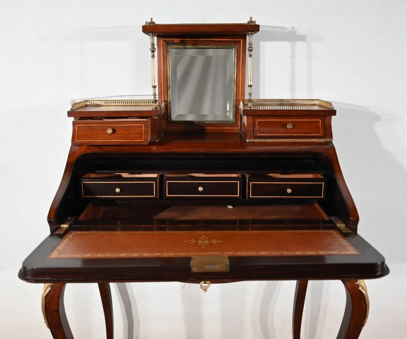 DAMES BUREAU