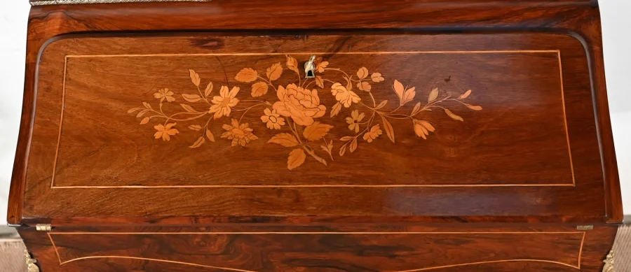 DAMES BUREAU