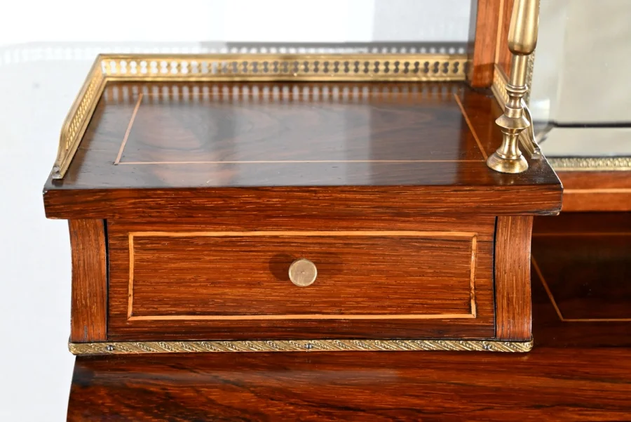 DAMES BUREAU