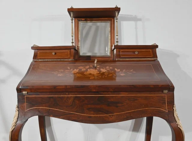Petit Bureau de Dame en Placage de Palissandre, style Louis XV – 2ème partie du XIXe